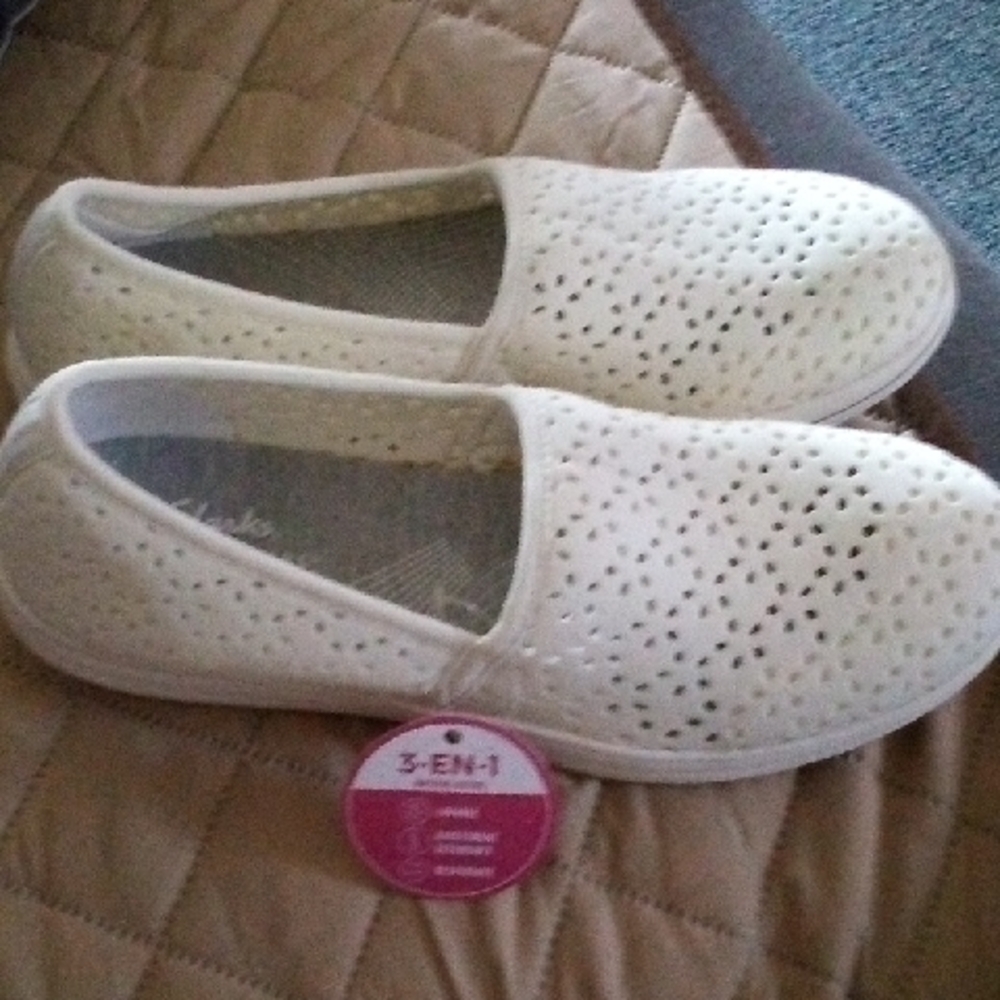 Cloudsteppers by Clarks Cream Slip-On Flats
